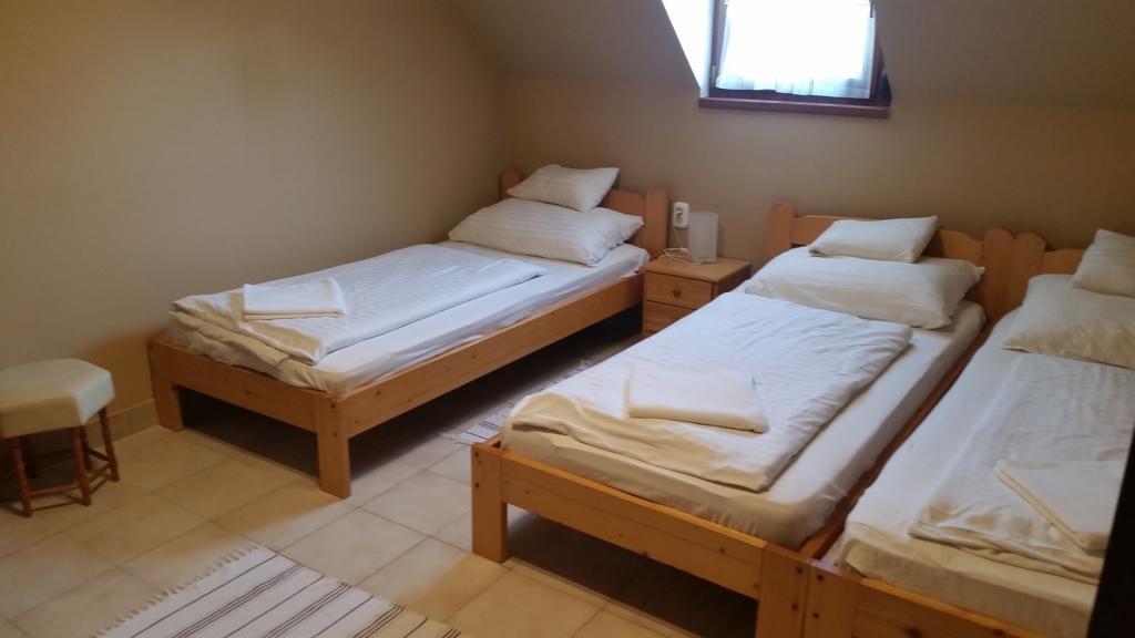 Szekely Vendeghaz Otel Estergon Oda fotoğraf